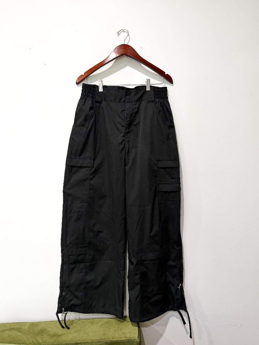Jordan Women's Loose Fit Cargo Pants Black Size M